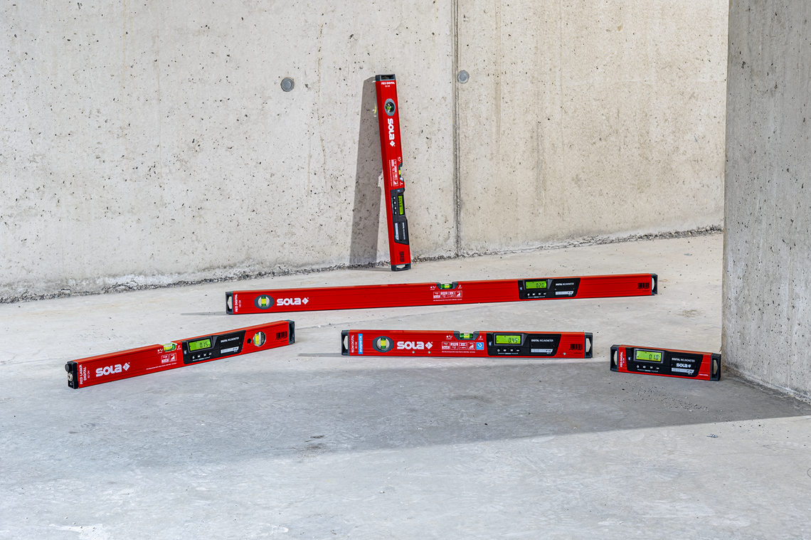 BIG RED DIGITAL spirit levels with protection class IP65