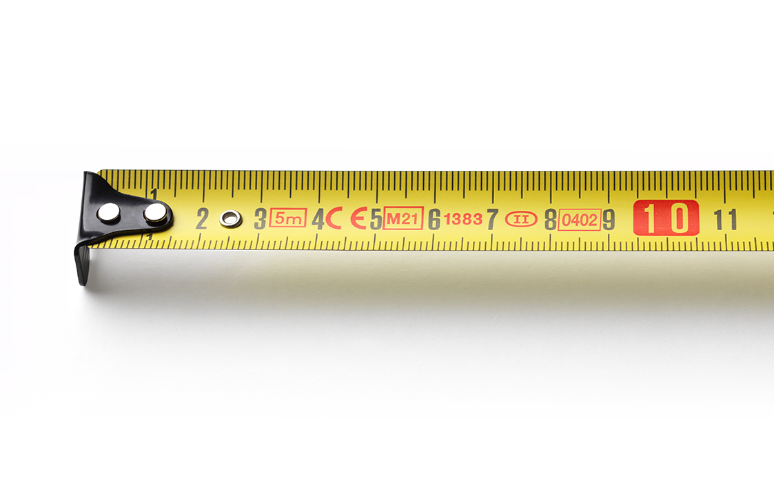 Le mètre ruban mesure avec précision
